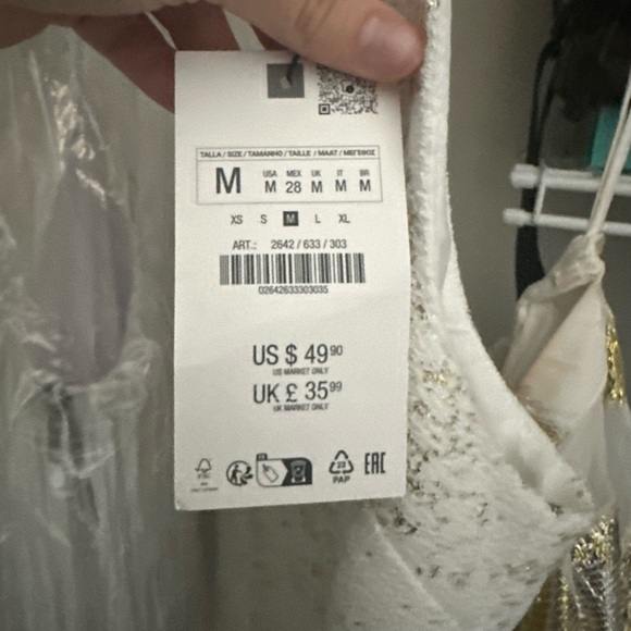 🆕🎉ZARA 🆕🎉 pretty white and gold sleeveless top - Picture 3 of 9